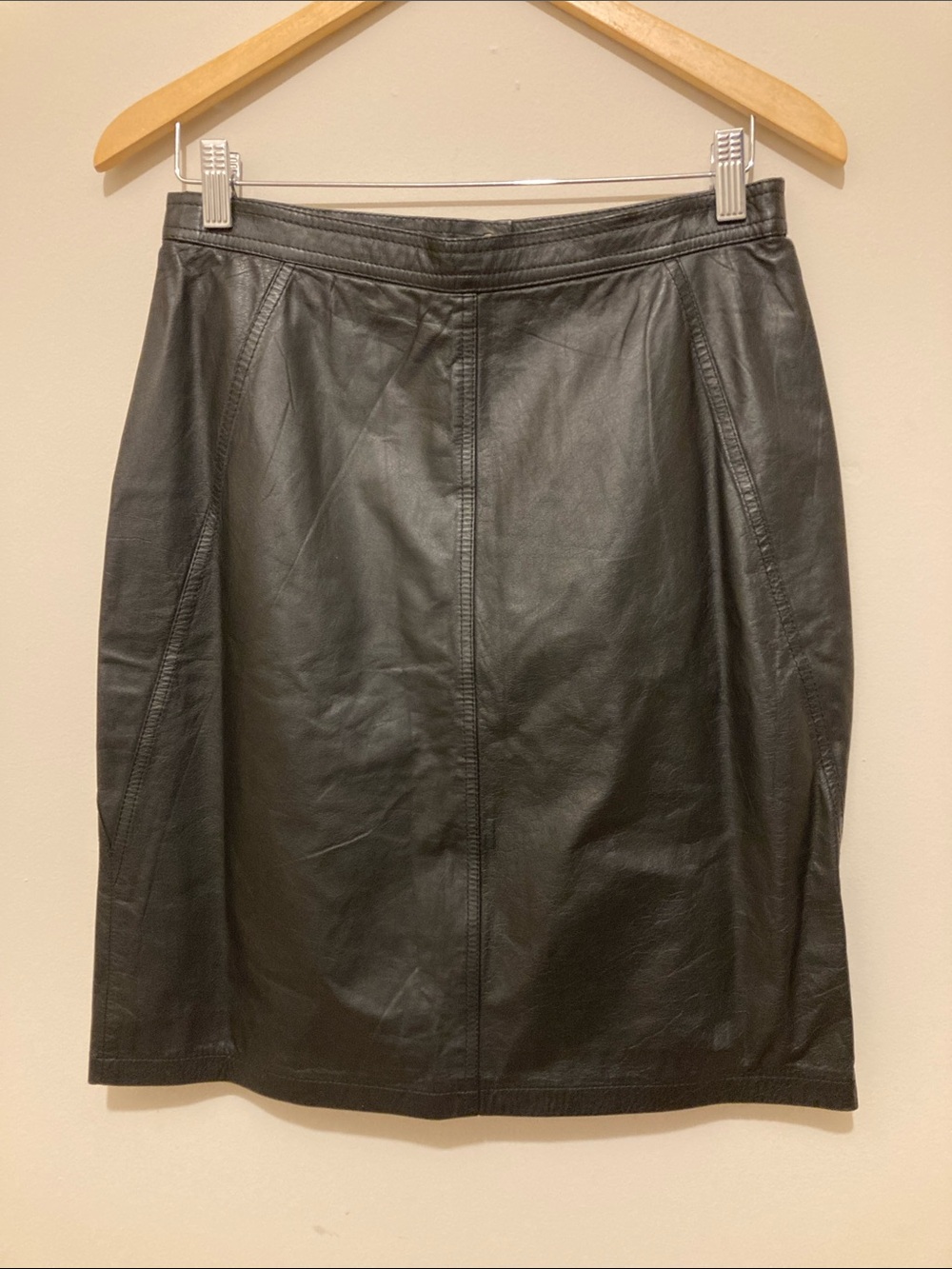 Tamazzia 90’s  Classic Black Leather Pencil Skirt. Waist  14.5in. Length 22in